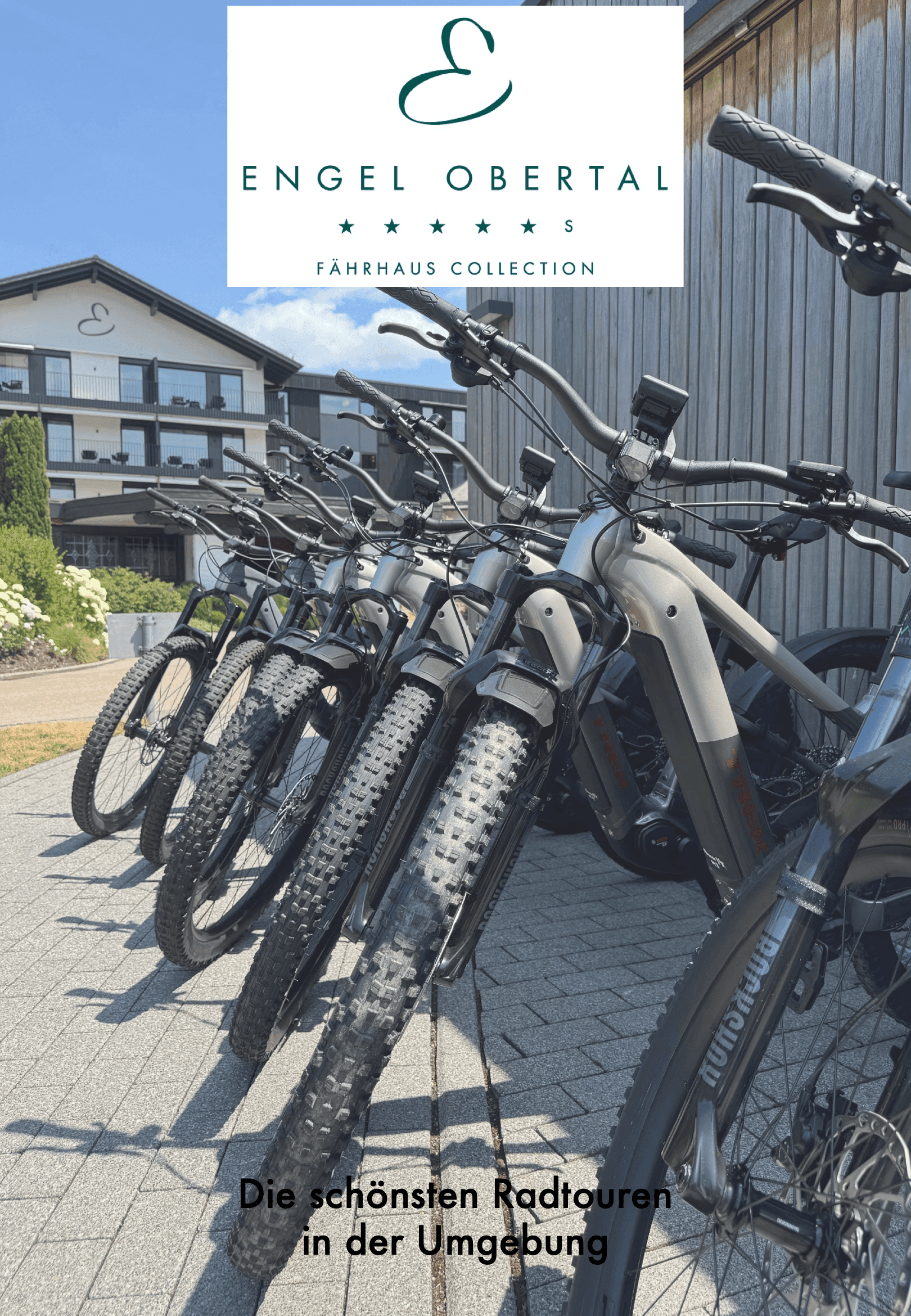 Radtouren-Broschüre Seite 1: Titelseite mit E-Bikes vor dem Hotel